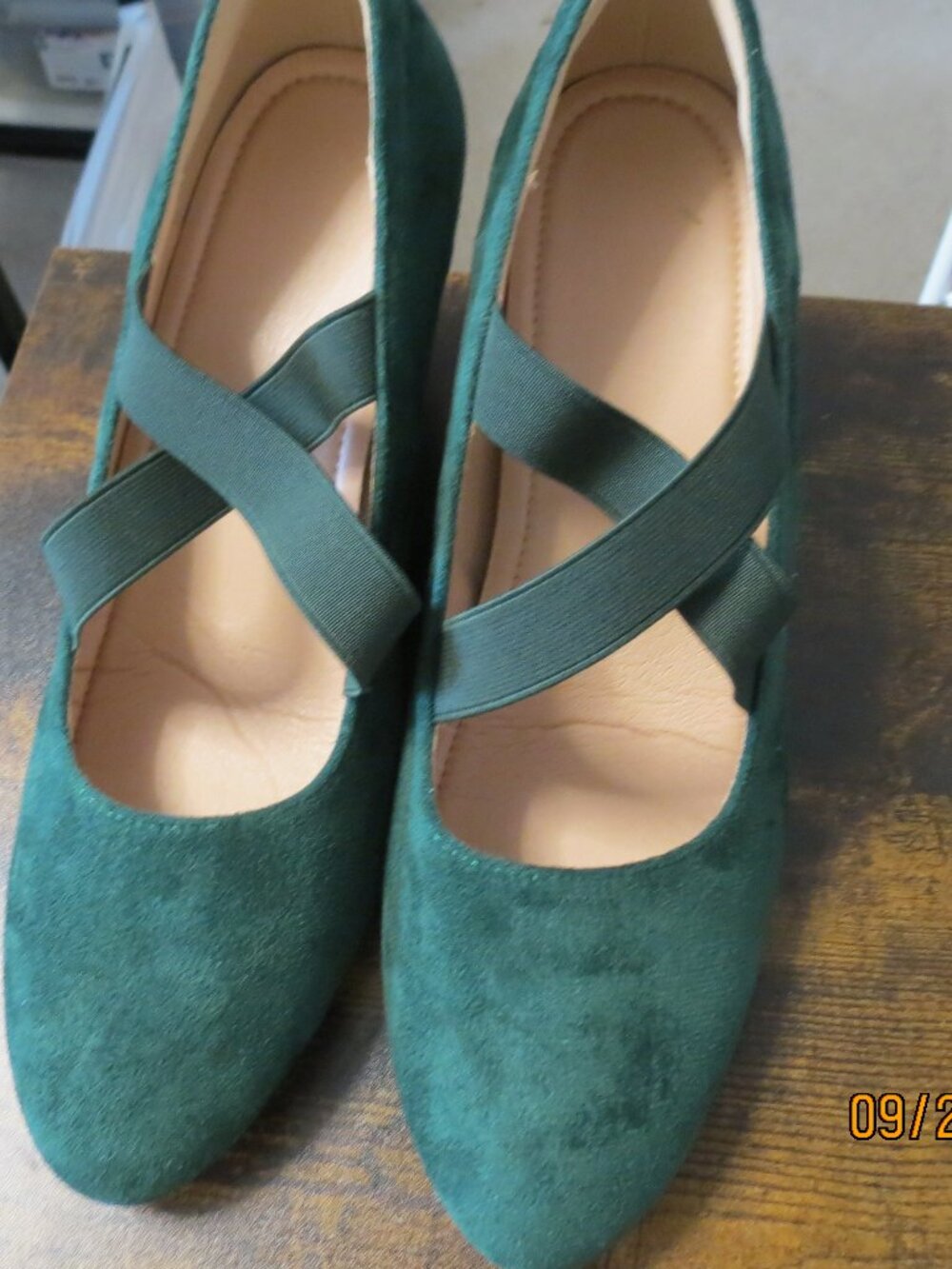 Size 9.5 Velvet Emerald Green Dress Shoe.